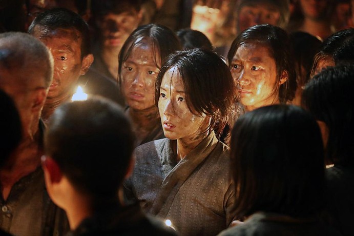 Lee Jung-Hyun dans Battleship Island avec Hwang Jung-Min et Song Joon-Ki,Filmmaker R&K Distributed by CJ Entertainment