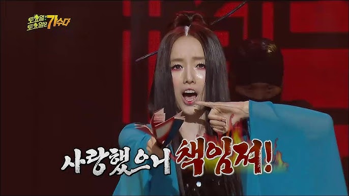 Lee Jung-Hyun sur scène performant sa chanson emblématique "Wa" (와), aussi adaptée en japonais, sous le titre « ワ -Come On- » dans son mini-album japonais éponyme, sorti en mars 2005.