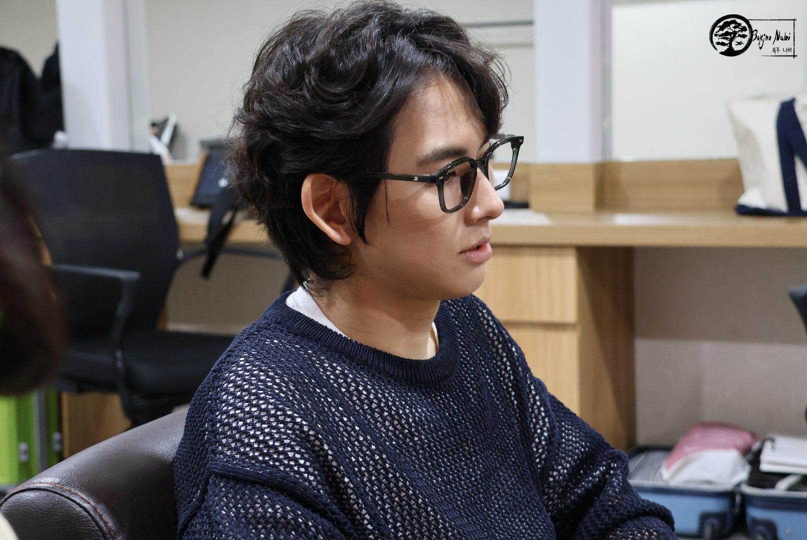 분장실에서 회의 중인 조민규 배우. 사진: 마리옹 피샤르디