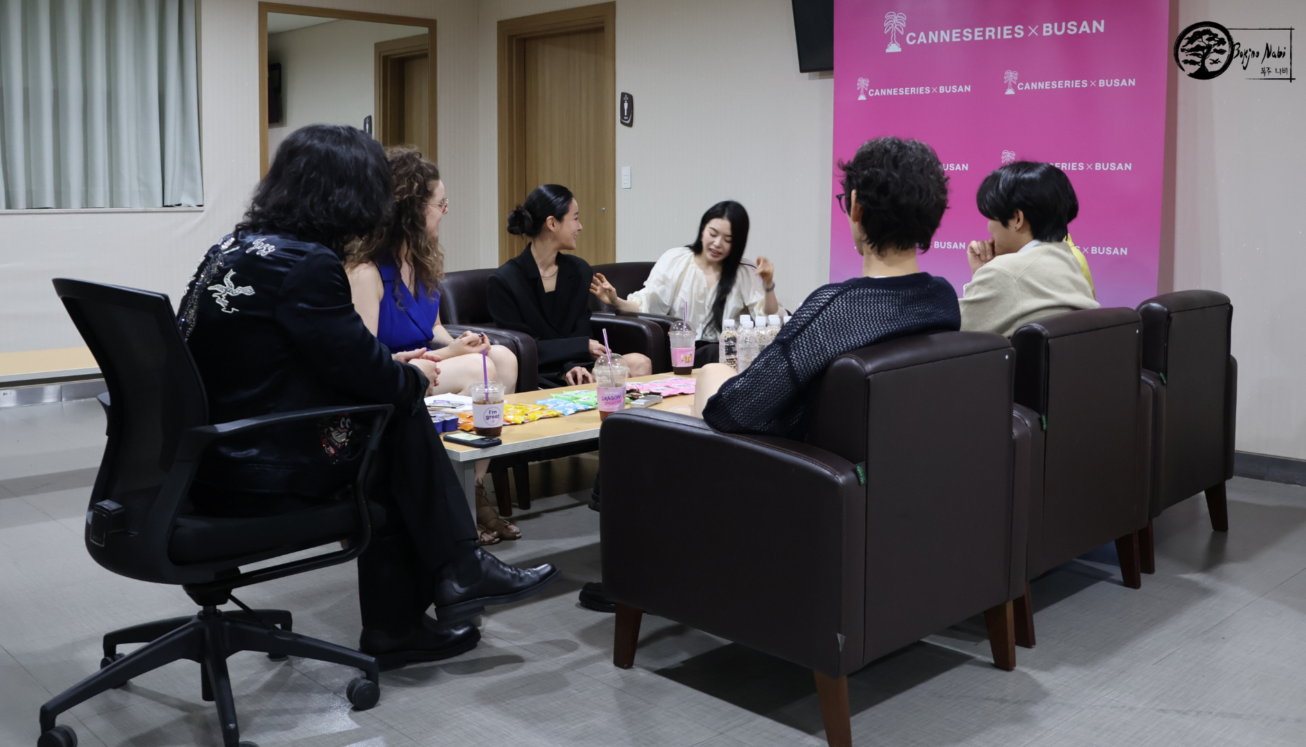 Ma rencontre avec l'équipe de Fasting Love dans les loges. Photos par Marion Pichardie