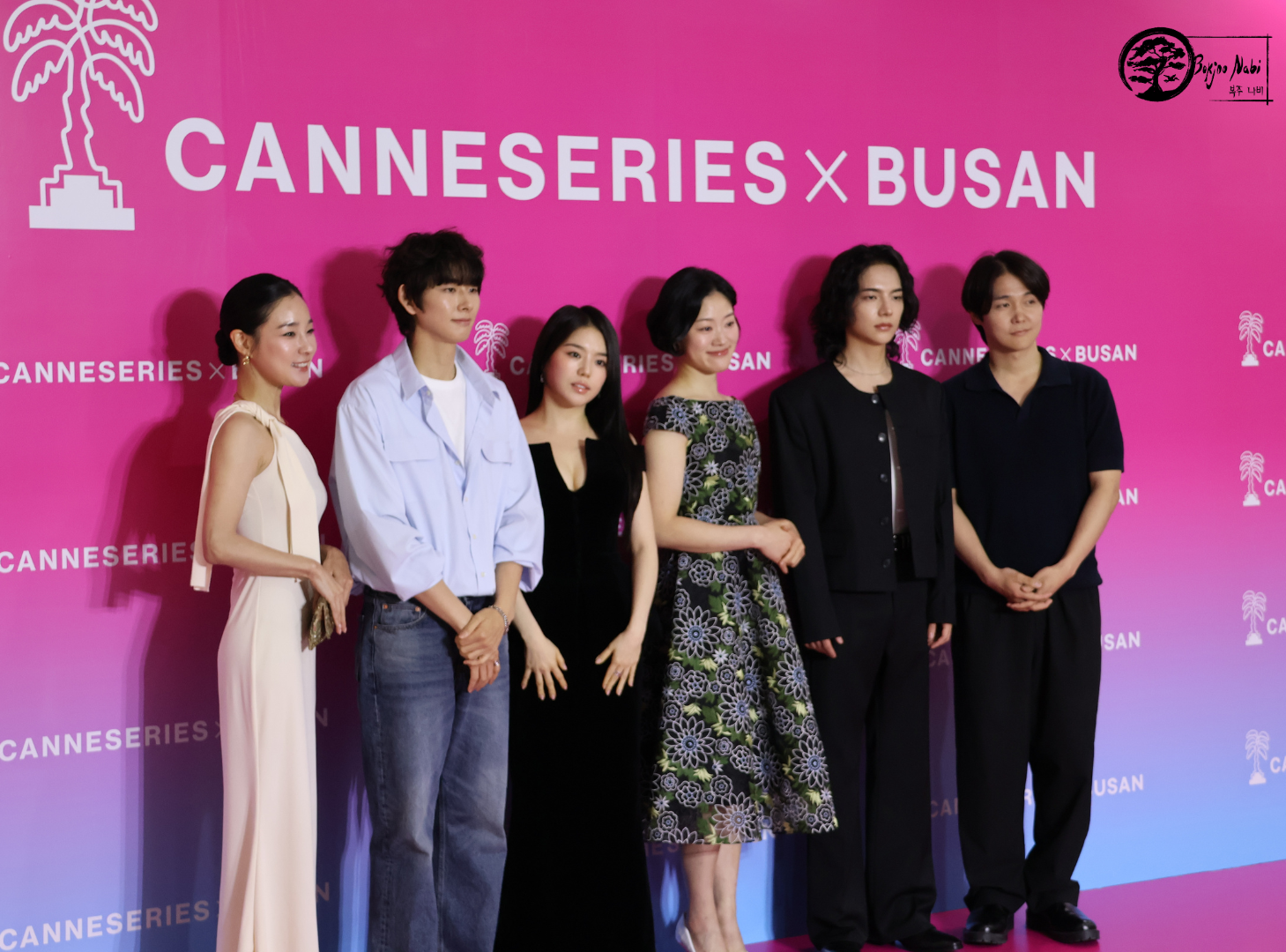 L'équipe de Fasting Love sur le tapis rose de l'évènement Canneseries à Busan. Photo par Marion Pichardie